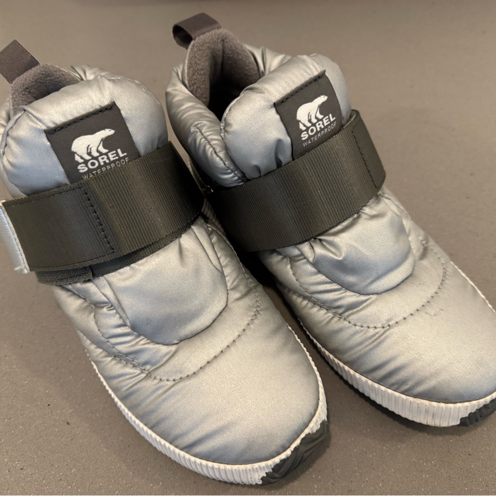 Sorel Metallic Gray Winter Booties - NEVER WORN - size 7